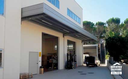 Tettoia industriale a sbalzo Adriatica Chiusure
